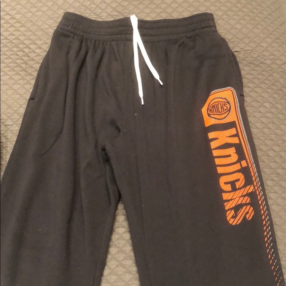 Knicks Joggers - Picture 2 of 3